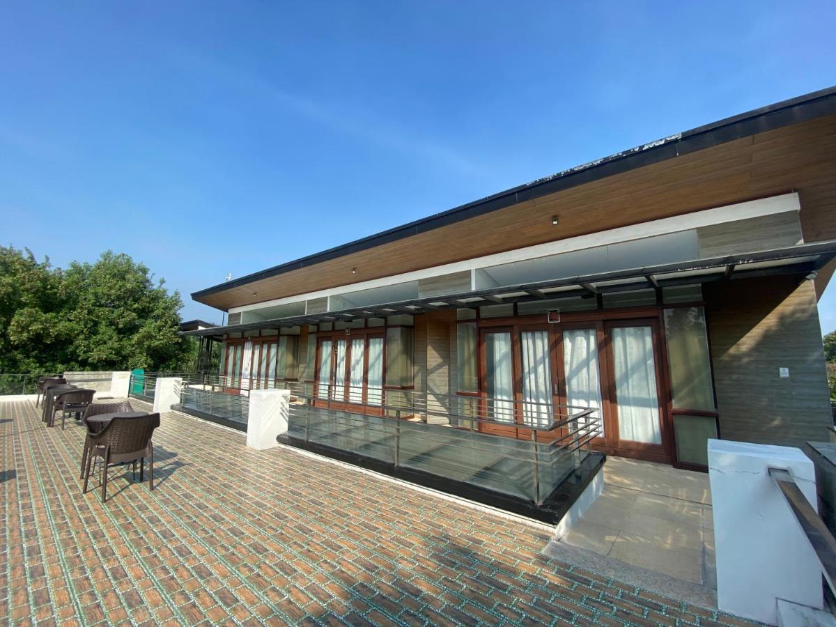 Floating Sanctuary Resort Powered By Cocotel Bulacan Kültér fotó